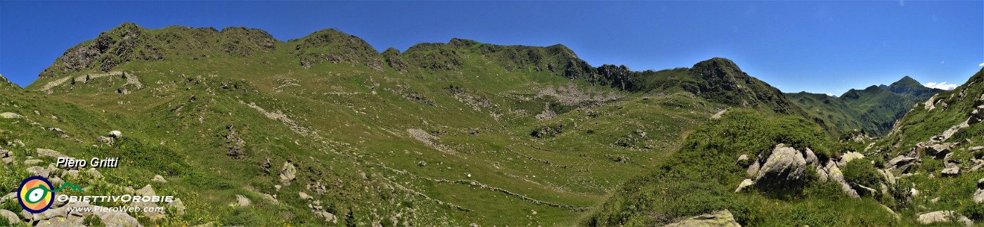 29 Panoramica dalla Bocchetta di Budria (a sx) fino all'Azzaredo e Monte Cavallo a dx.jpg